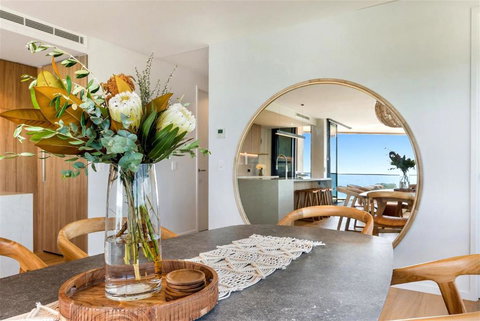 Absolute Beachfront Luxury Apartment - Events Australia 4