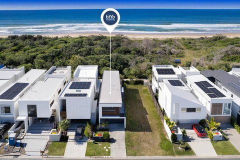 Absolute Beachfront Marcoola 4Bd, Heated Spa - Events Australia 0