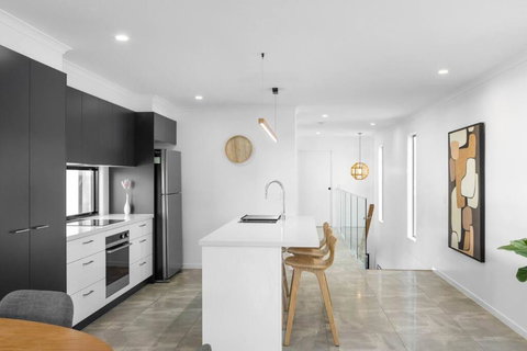 Absolute Beachfront Marcoola 4Bd, Heated Spa - Events Australia 4