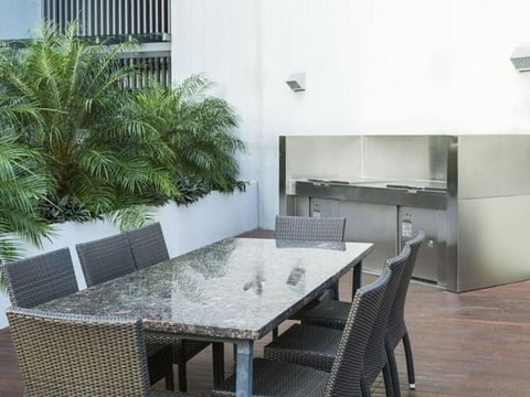 Absolute Waterfront Apartment - Events Australia 1