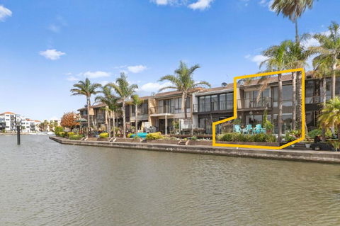 Absolute Waterfront Marina Views - Events Australia 0