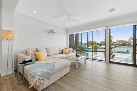 Absolute Waterfront Marina Views - Events Australia 1