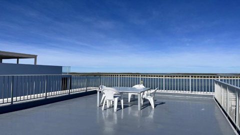 Absolute Waterfront With Rooftop! - Events Australia 1