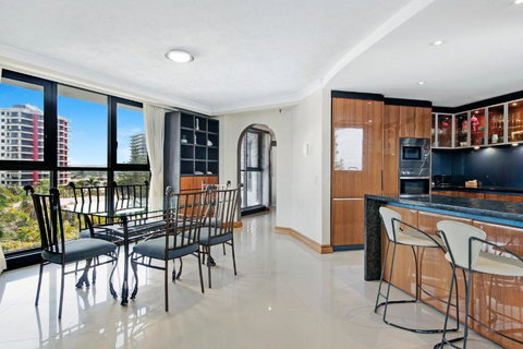 Acapulco Luxury 2 Bedroom Apartment - CoastHM - Events Australia 4