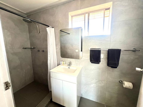 Adrian Motel - Events Australia 1