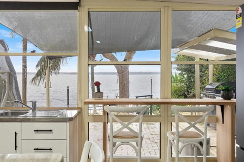 Absolute Waterfront Hidden Gem Toukley - Events Australia 3