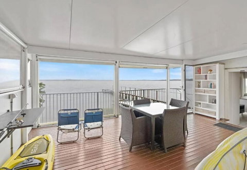 Absolute Waterfront Hidden Gem Toukley - Events Australia 1