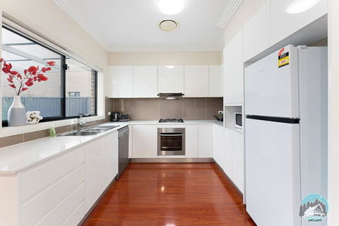 Aircabin - Carlingford - Sydney - 4 Beds House - Events Australia 1