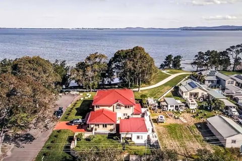 Aircabin - Tuggerawong - Lake Front - 9 Beds House - Events Australia 0