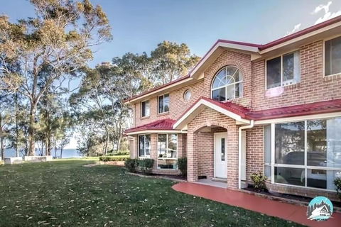 Aircabin - Tuggerawong - Lake Front - 9 Beds House - Events Australia 1