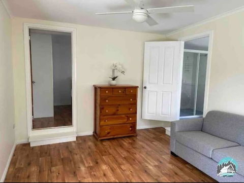 Aircabin - Tuggerawong - Lake Front - 9 Beds House - Events Australia 4