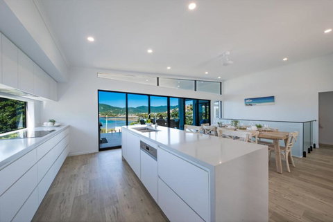 Airlie Bay View - Events Australia 4