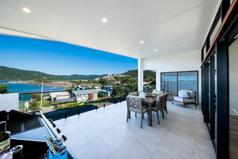 Airlie Bay View - Events Australia 1