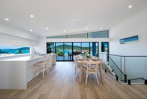 Airlie Bay View - Events Australia 3