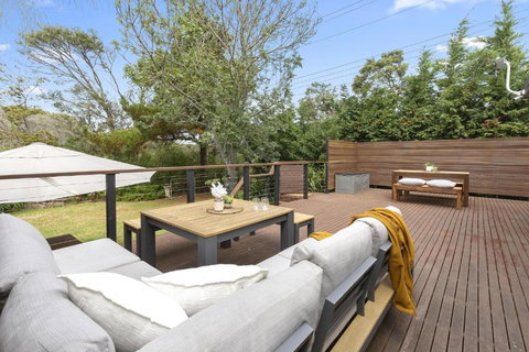 All Decked Out - Beach Retreat In Central Blairgowrie - Events Australia 1