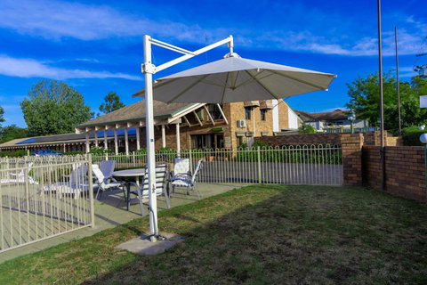 All Travellers Motor Inn - Events Australia 4