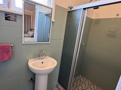 ALPINE COUNTRY MOTEL Plus FREE COFFEE - Events Australia 3