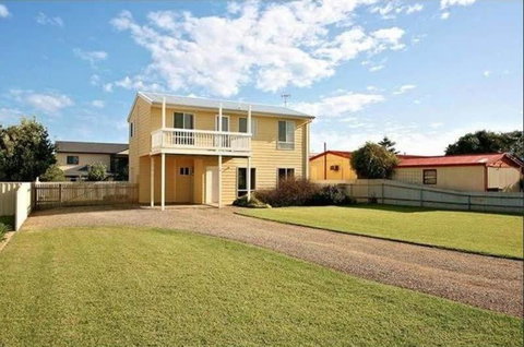 Alton Seas 67 Hargreaves Rd Middleton - No Linen Included - Events Australia 1