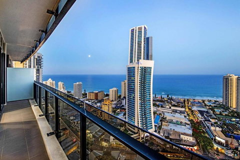 Amazing Location At Circle On Cavill - One Bedroom Self Contained Apartments - Privately Managed - Events Australia 0
