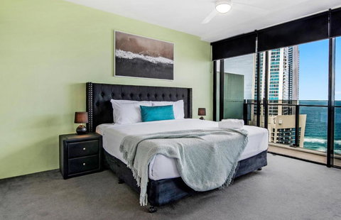 Amazing Location At Circle On Cavill - One Bedroom Self Contained Apartments - Privately Managed - Events Australia 3