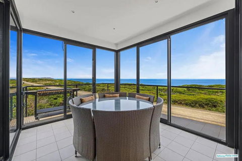 Amazing Views By Ready Set Stay - Events Australia 1