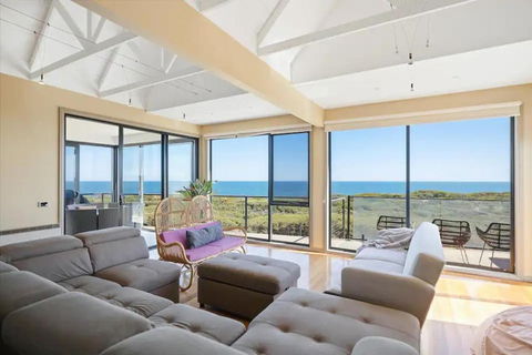 Amazing Views By Ready Set Stay - Events Australia 0