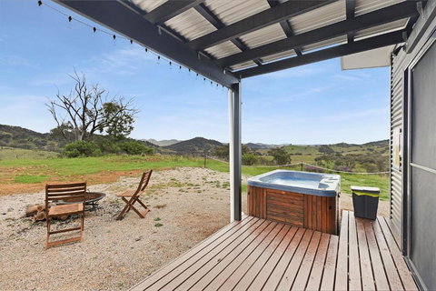 Amethyst - 1 Bed With Hot Tub - Kundalini Lodge - Events Australia 2