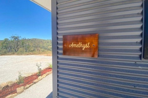 Amethyst - 1 Bed With Hot Tub - Kundalini Lodge - Events Australia 4