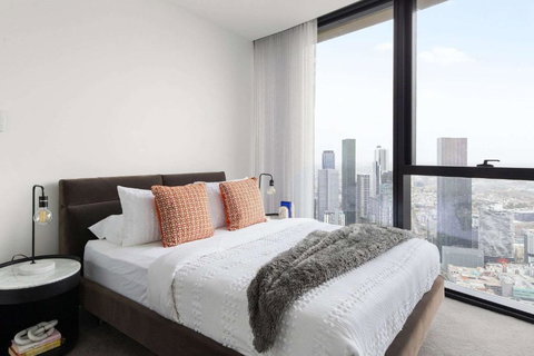 An Astonishing 3BR Apt At Sapphire By The Gardens - Events Australia 1