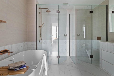 An Astonishing 3BR Apt At Sapphire By The Gardens - Events Australia 2