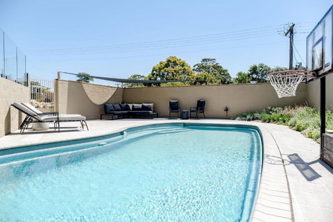 Anchors At Mollymook Beach - Events Australia 1