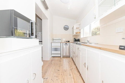 Anson Cottage 1900s CBD Home Private & Practical - Events Australia 3