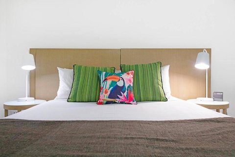 Arafura Adventure - CBD Suite With Sprawling Views - Events Australia 3