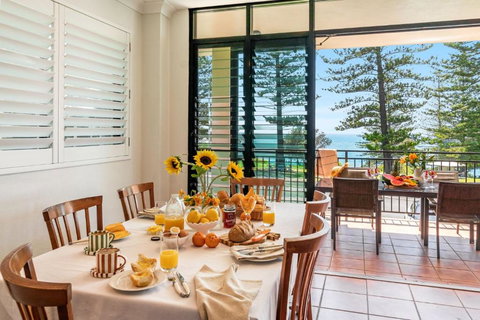 Arcoola 2 - Views Over Main Beach - Events Australia 2