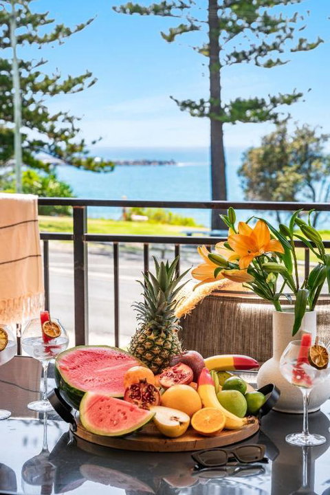 Arcoola 2 - Views Over Main Beach - Events Australia 4