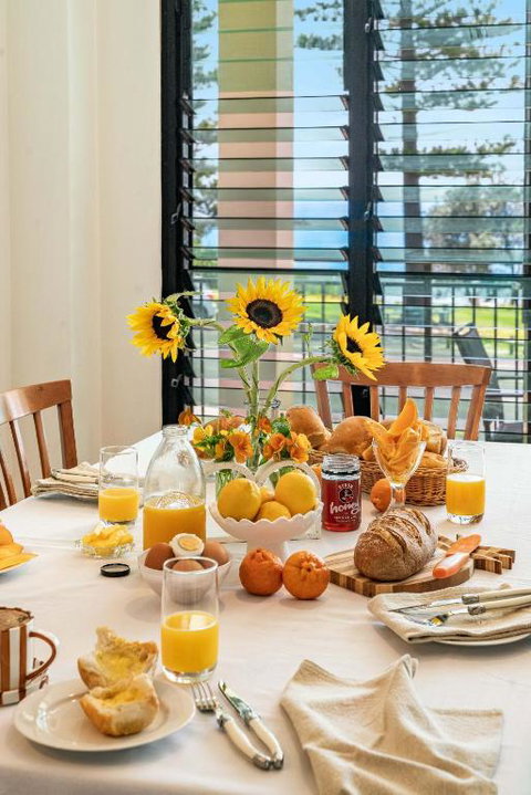 Arcoola 2 - Views Over Main Beach - Events Australia 3