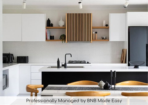 Artful Abode - Duntryleague, Vibrant Decor - Events Australia 0