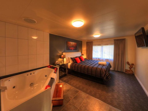 Arthur River Spa Cottage - Events Australia 4