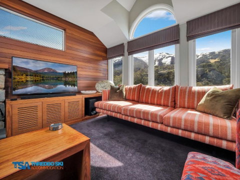 Aspect 2A - Tourism Bookings 1