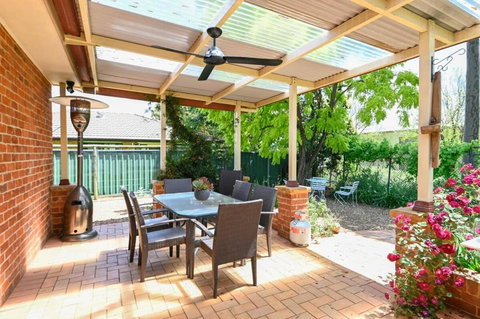 Aspen Abode - CBD, Fireplace, BBQ, 3 Smart TVs - Events Australia 3