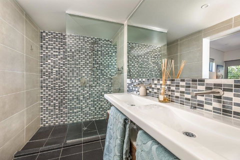 At Waves Penthouse Unit15 - Events Australia 2