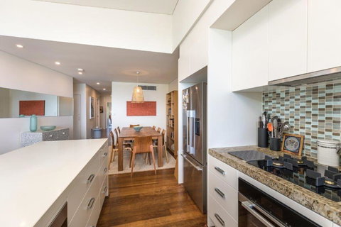 At Waves Penthouse Unit15 - Events Australia 3