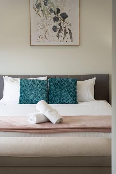 Austral Spacious Large 5 Br Home With Central AC - Events Australia 4