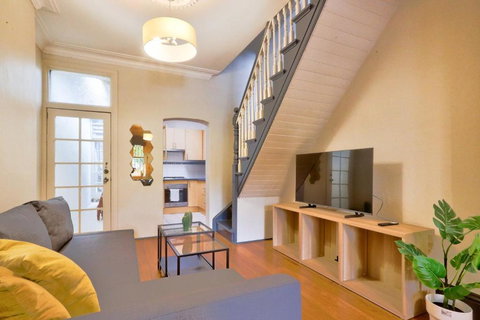 Awesome 2 Bedroom House Surry Hills - Events Australia 1