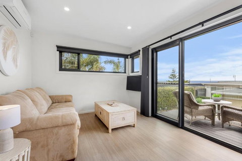 Azure Studio - Ocean Glimpses - 3 Mins Walk To Beach - Events Australia 1