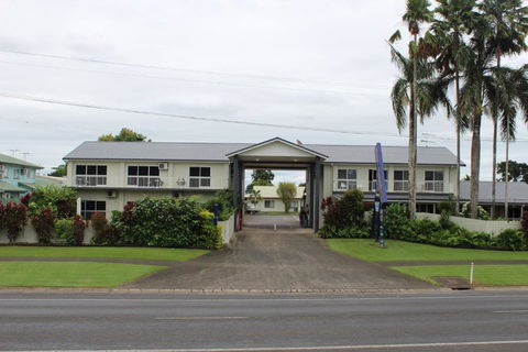 Barrier Reef Motel Innisfail - Tourism Bookings 2