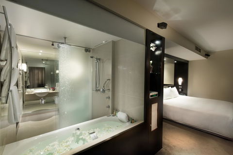 Hilton Cairns - Tourism Bookings 19