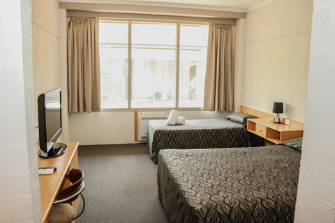 Salisbury Hotel Motel - Tourism Bookings 11
