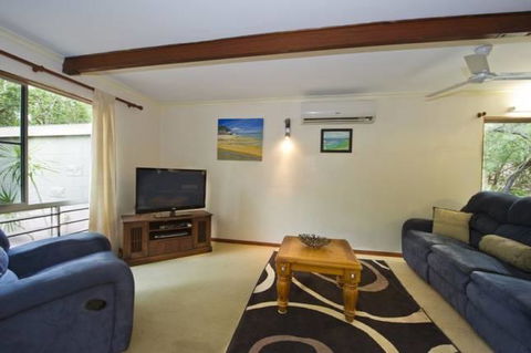 Magnetic Island Holiday House - Tourism Bookings 3