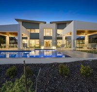 Luxury Canal Front Holiday House - Events Australia